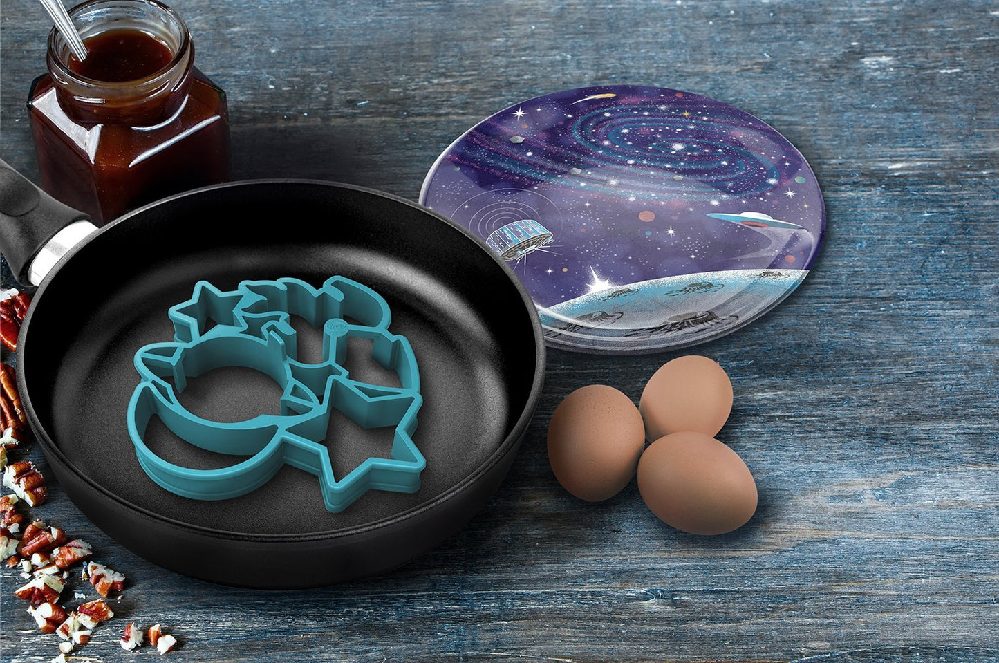 Crack-A-Smile Egg/Pancake Mold and Plate Set