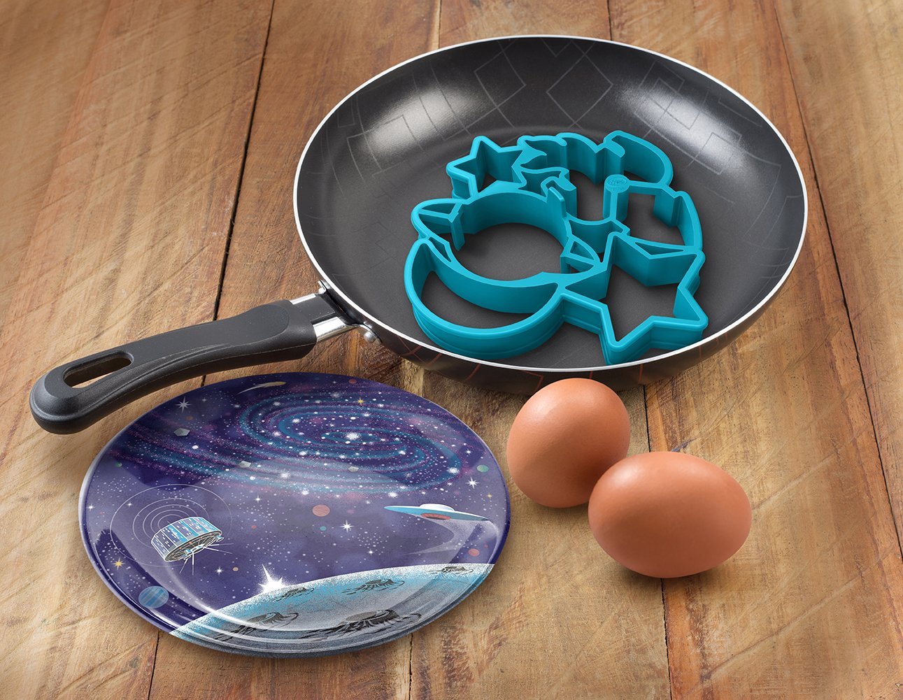 Crack-A-Smile Egg/Pancake Mold and Plate Set